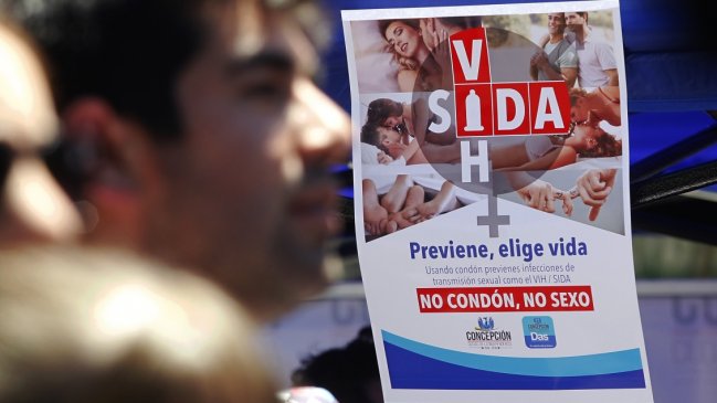 Experta: Chile ha carecido de una política efectiva de prevención del VIH