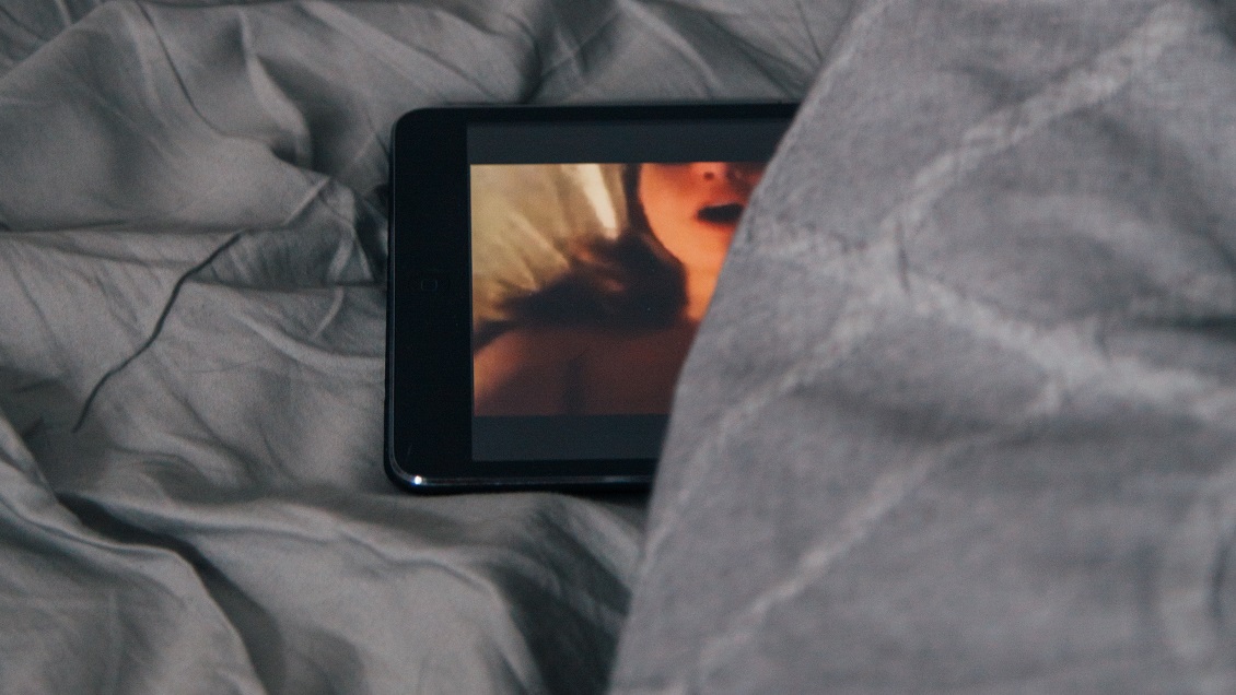 Estudio científico necesita a personas que miren videos eróticos