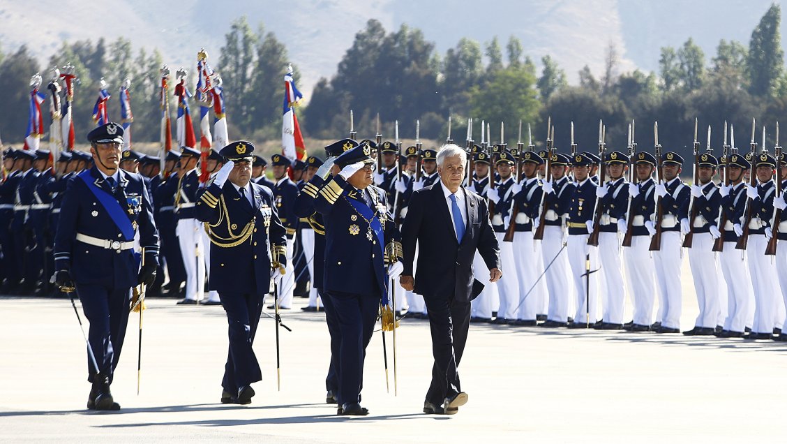 Ex comandante en jefe de la FACh en picada contra Piñera por críticas a cambio de mando