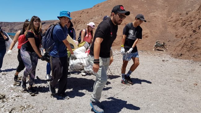 Jóvenes retiraron más de 250 kilos de basura en playa de Antofagasta