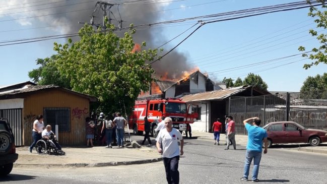 Carabinero salvó a mujer y dos bebés atrapados en incendio en Talca