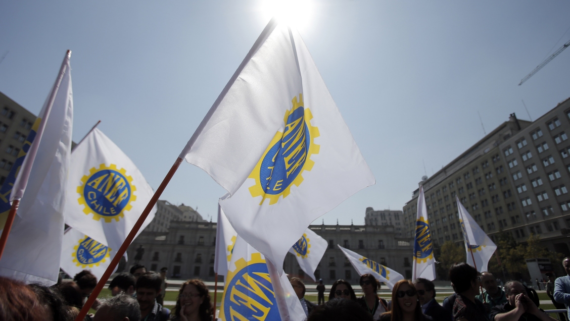 Masivos despidos en sector público complican proyecto de reajuste salarial