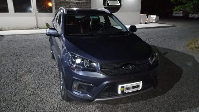 Detienen a sujeto que circulaba en vehículo robado y con placas patentes falsas