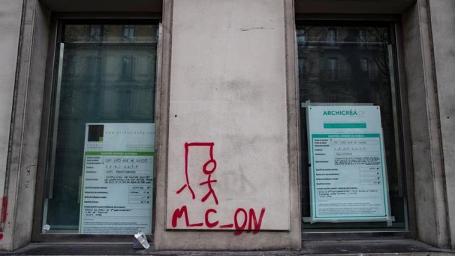 Macron convocó a sindicatos y patronal para abordar la crisis