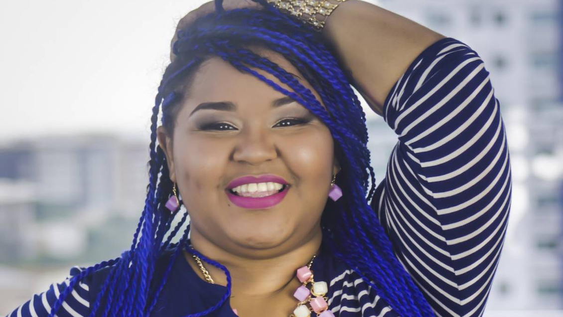 Famosa youtuber explota en llanto luego de que le negaran el ingreso a Chile