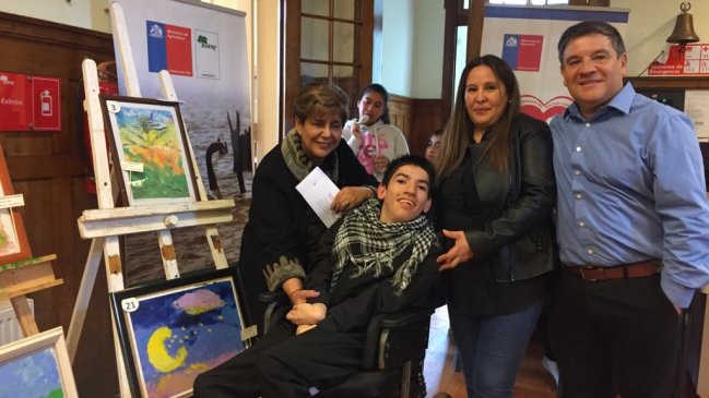 Artista con discapacidad presentó su exposición 