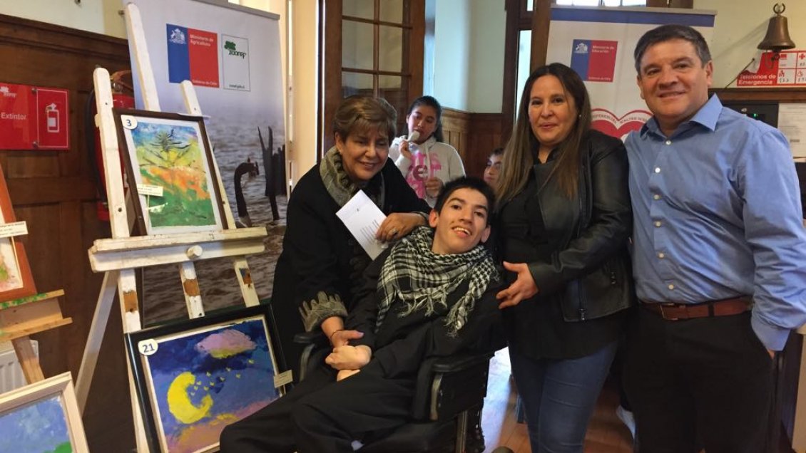 Artista con discapacidad presentó su exposición 