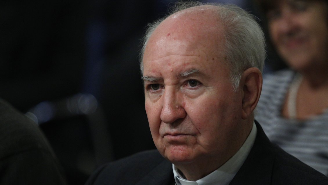 Papa Francisco oficializa alejamiento de cardenal Errázuriz de su círculo de consejeros