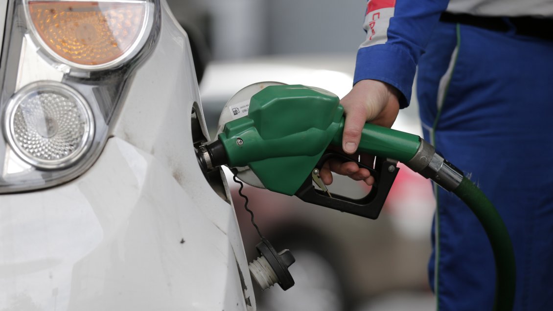 Bencinas registrarán su octava semana consecutiva de bajas