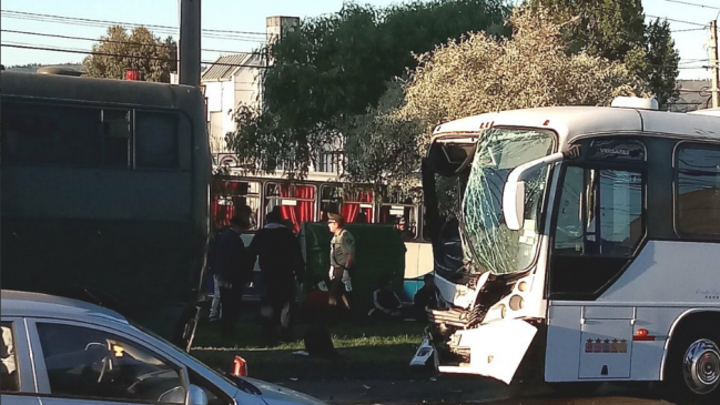 Bus de Fuerzas Especiales de Carabineros se vio involucrado en accidente en Viña del Mar