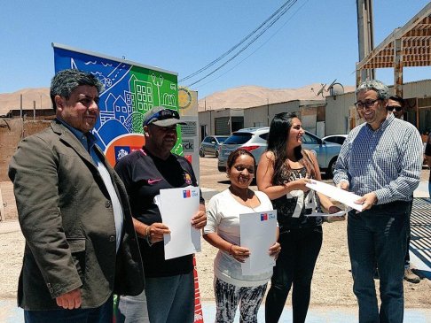 Alto Hospicio: Por primera vez entregan subsidios a barrio de emergencia