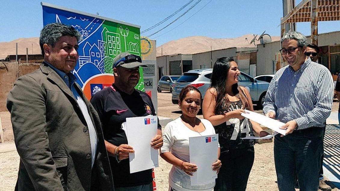 Alto Hospicio: Por primera vez entregan subsidios a barrio de emergencia