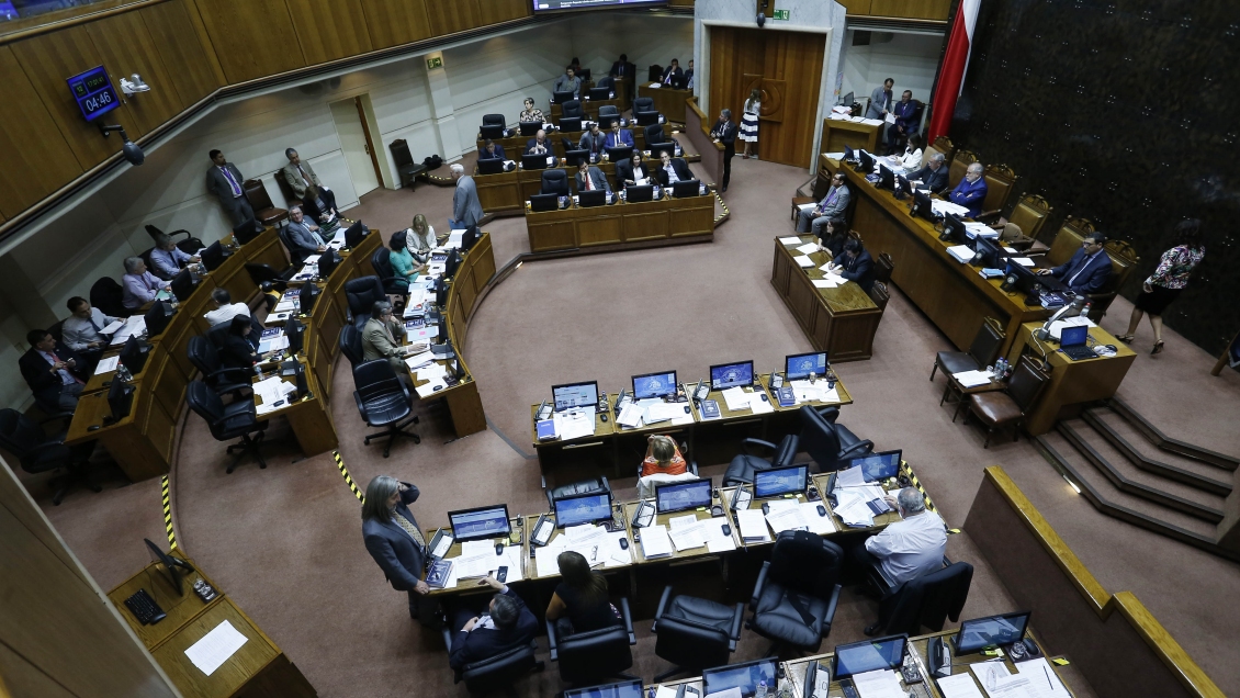Senado aprobó reajuste al sector público: Sueldos más altos están congelados