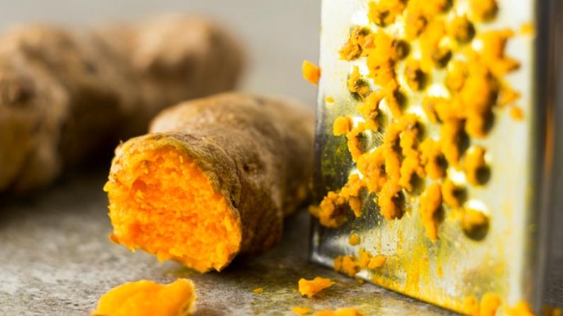 Científicos chilenos logran avance en tratamiento del cáncer con cúrcuma