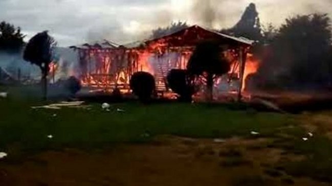 Sujetos incendiaron galpón y vivienda en Cañete