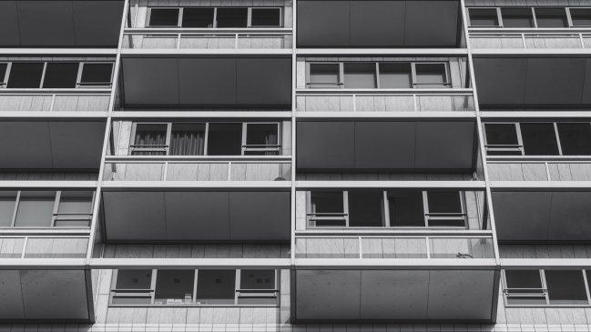 Dejó a su bebé desnuda en un frío balcón para vengarse de su ex pareja