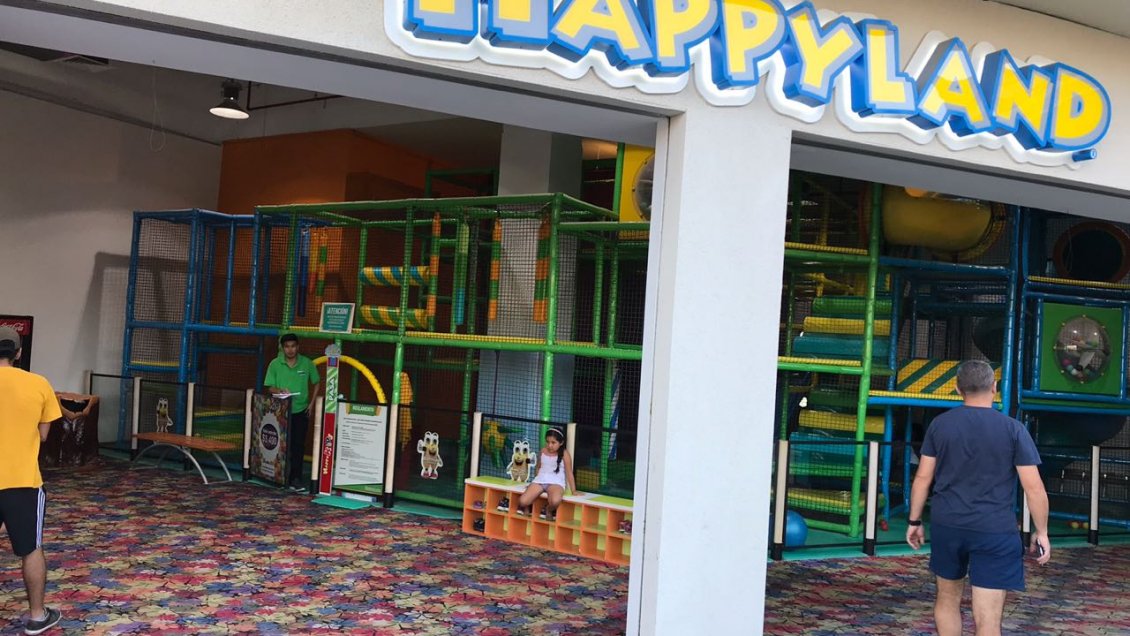 Denuncian que mall de Copiapó discriminó a niño en silla de ruedas