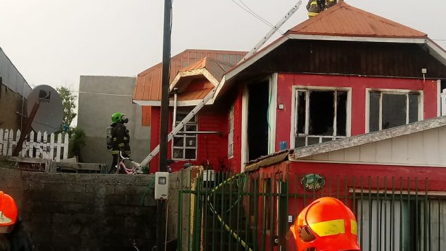 Punta Arenas: Incendio afectó a vivienda ubicada en la Población Monseñor Boric