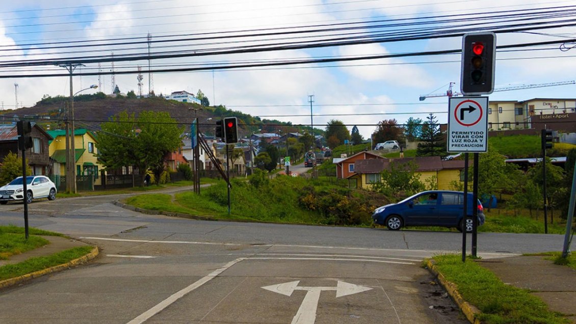 Puerto Varas: Corte Suprema ordena al municipio retirar cables en desuso de la vía pública