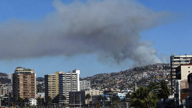 Alerta roja para Valparaíso por incendio en Camino La Pólvora