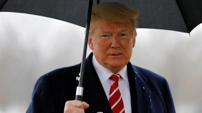 Trump insistió que investigación de trama rusa es una 