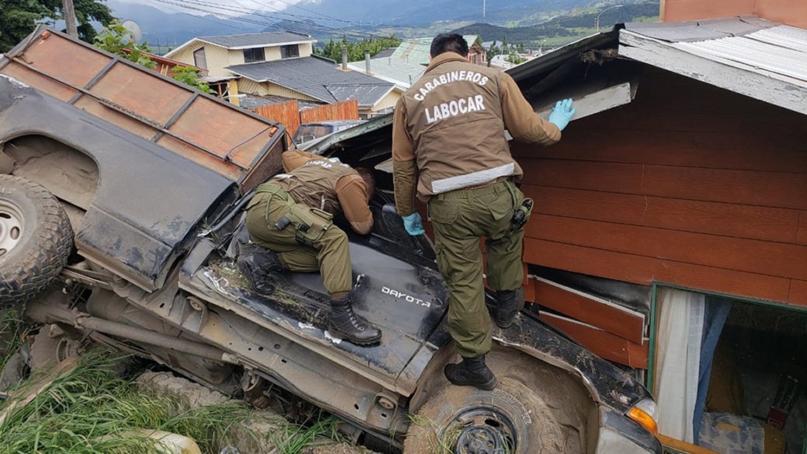 Carabineros investiga choque de camioneta contra casa en Coyhaique