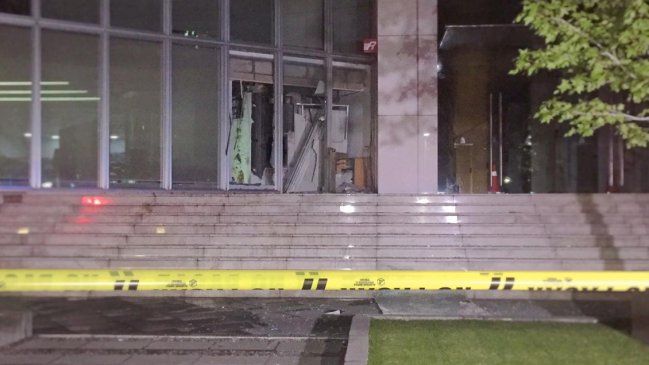 Sujetos protagonizaron robo frustrado de un cajero automático en Las Condes