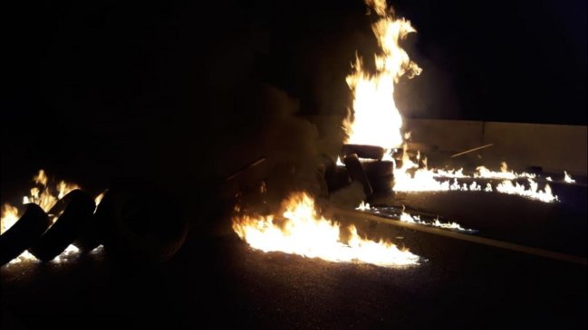 Trabajadores movilizados cortaron ruta a División Chuquicamata con barricadas