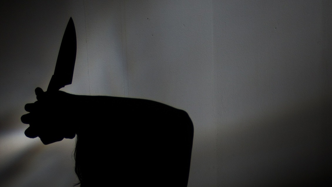 Madre apuñaló a tres hombres que estaban violando a su hija y mató a uno