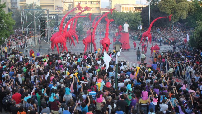 Con la obra Romeo y Julieta y la marioneta gigante 