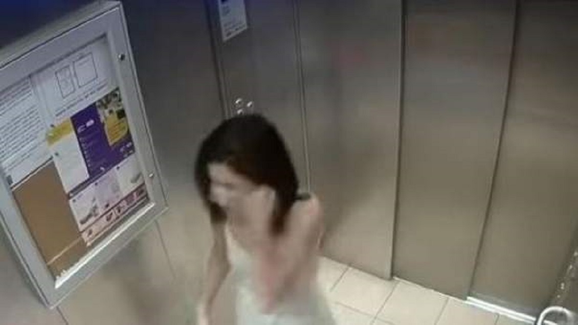 Captan a mujer golpeándose a sí misma para denunciar a su marido