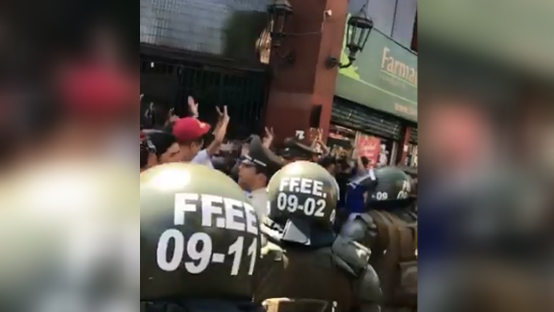 Vendedor ambulante se autoflageló en protesta contra Alessandri