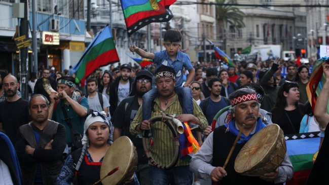 Comunidades mapuche exigen renuncias de ministro Chadwick y general Soto