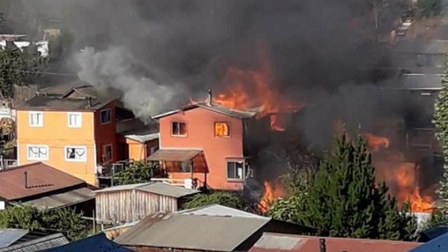 Bombero que perdió su casa en Constitución agradeció donativo de Leonardo Farkas