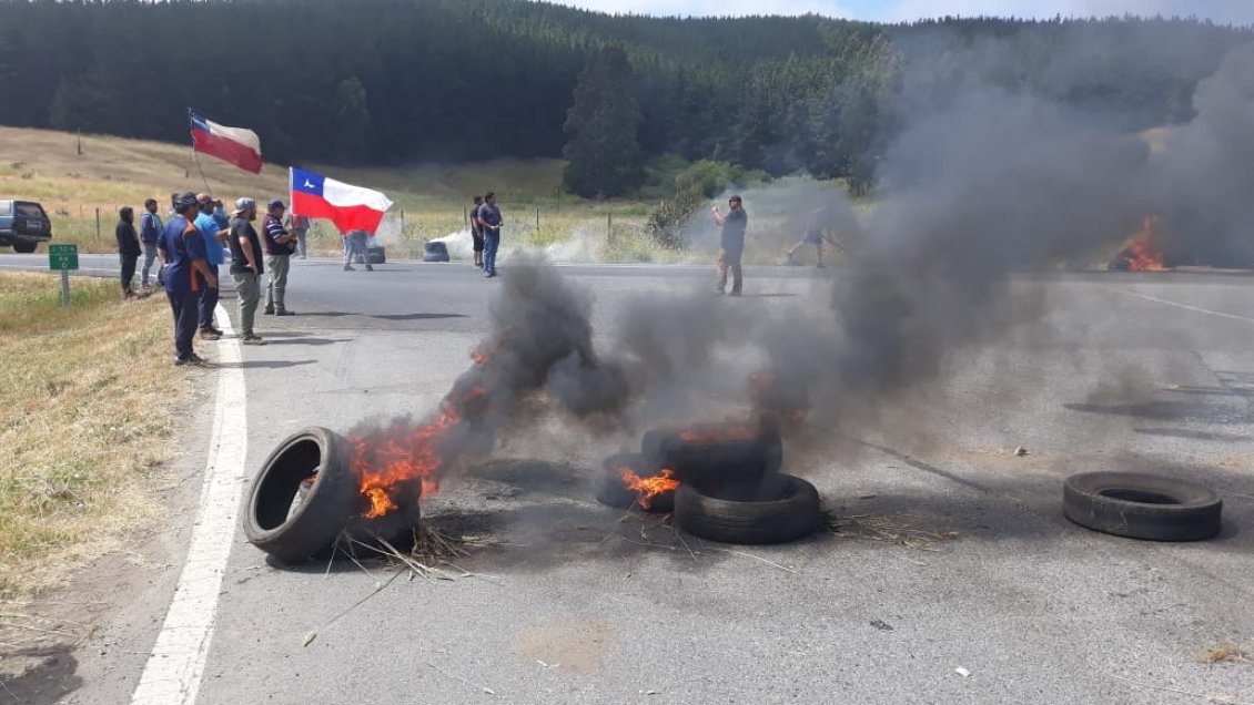 Pescadores se tomaron Ruta en el Maule por cuota de la jibia