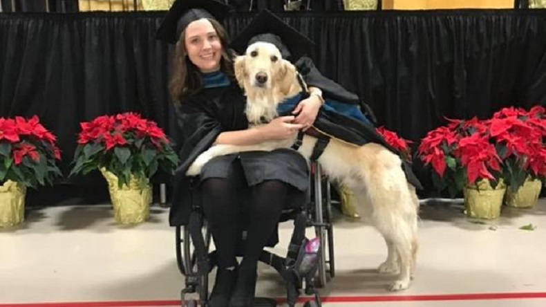 Perrito se tituló con honores en universidad: Acompañaba todos los días a joven