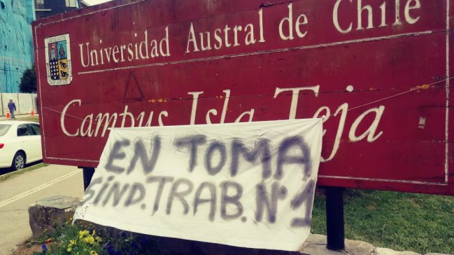 Sindicato denuncia que Universidad Austral pagó 12 días de sueldo a trabajadores en huelga