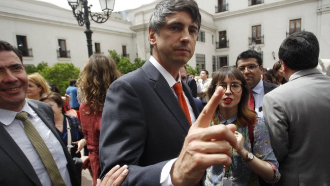 Senadores piden al ministro de Ciencia aumentar el presupuesto para la investigación