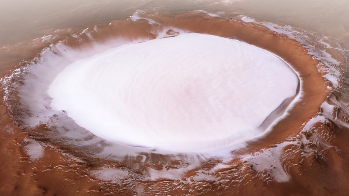 Captan impresionante cráter de hielo en el polo de Marte