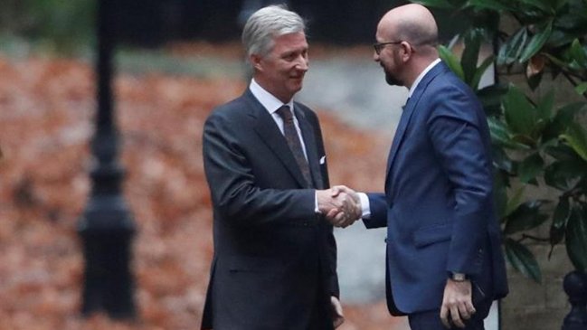 Rey Felipe acepta dimisión de primer ministro belga