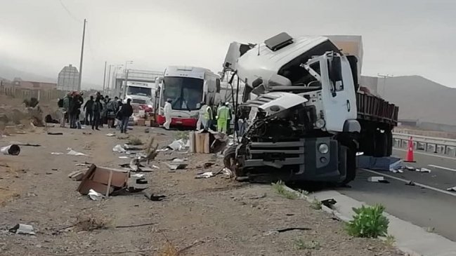 Atacama: Accidente de tránsito entre bus y camión dejó un fallecido