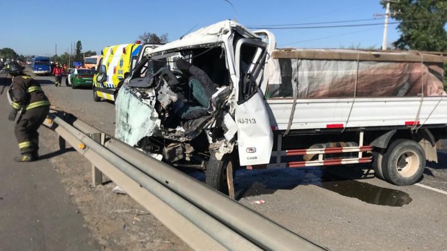 Accidente dejó a ocho pasajeros de minibús lesionados en el Maule