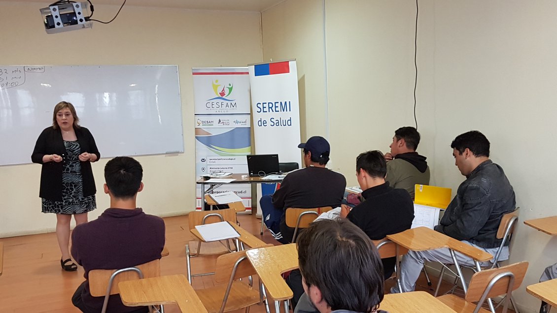 Buzos de Chiloé se capacitan con seremi de Salud para evitar mal de presión