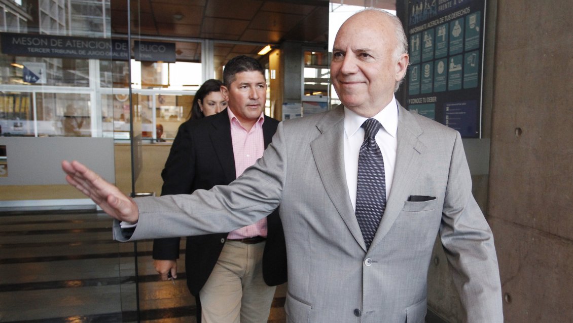 Fraude en Carabineros: Defensa de ex general Gordon desmintió a ex contralor Ramiro Mendoza