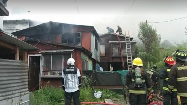 Castro: Incendio de cuatro casas dejó a doce personas damnificadas