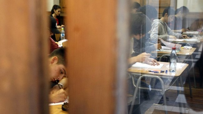 Cinco jóvenes extranjeros sacaron puntaje nacional en la última PSU