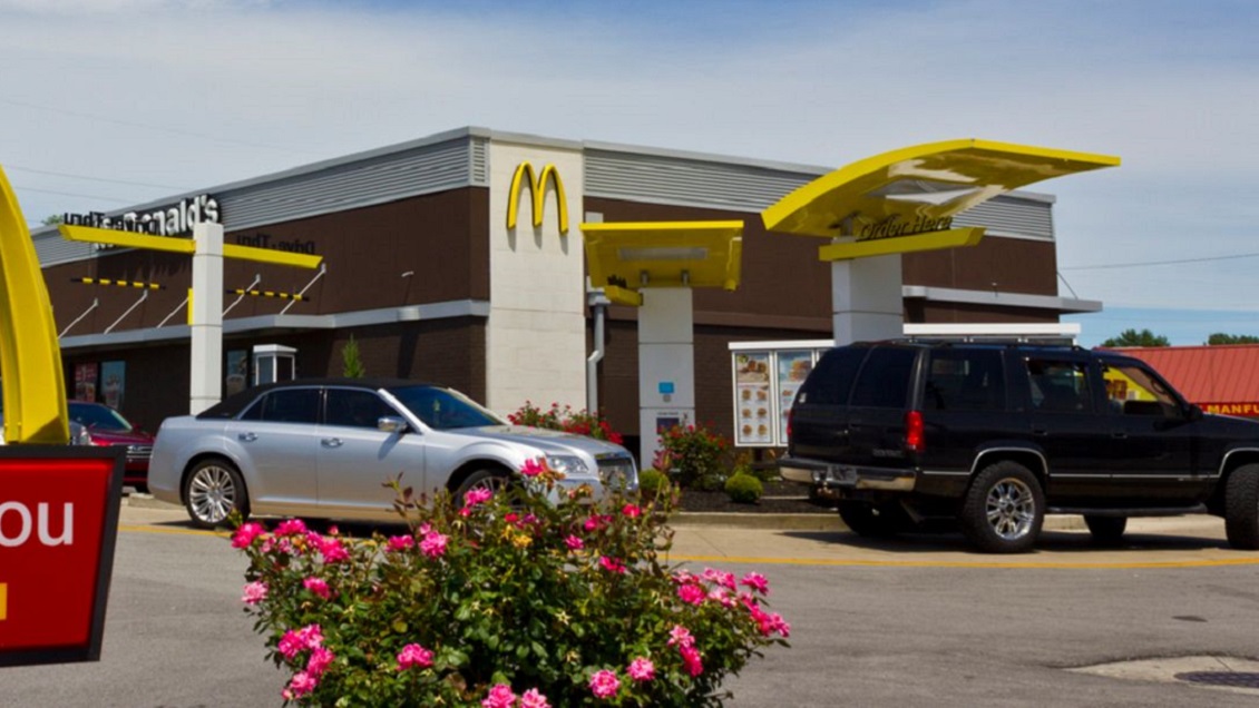 Joven fue arrestado al querer pagar en McDonald's con una bolsa de marihuana