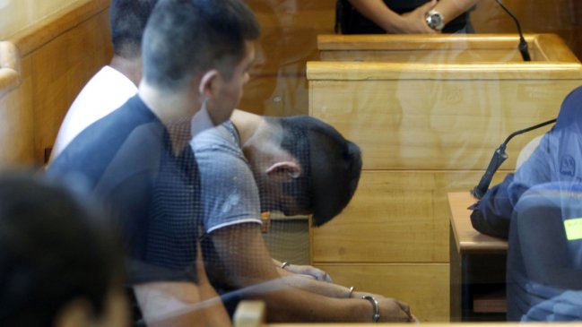 Con arresto domiciliario nocturno quedaron los ex carabineros que golpearon a joven en Buin