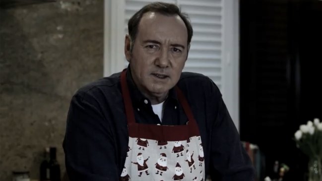 Kevin Spacey se defiende de acusaciones reviviendo a Frank Underwood