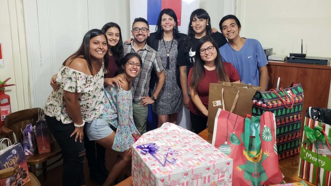 Iquique: Jóvenes de la Universidad Arturo Prat llevaron regalos a niños de Sename